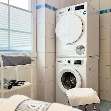 Weidenperle Nyaraló *