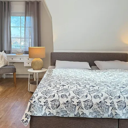 Weidenperle Nyaraló *