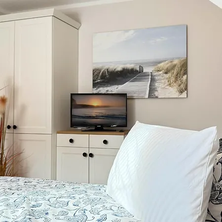 Weidenperle Nyaraló *